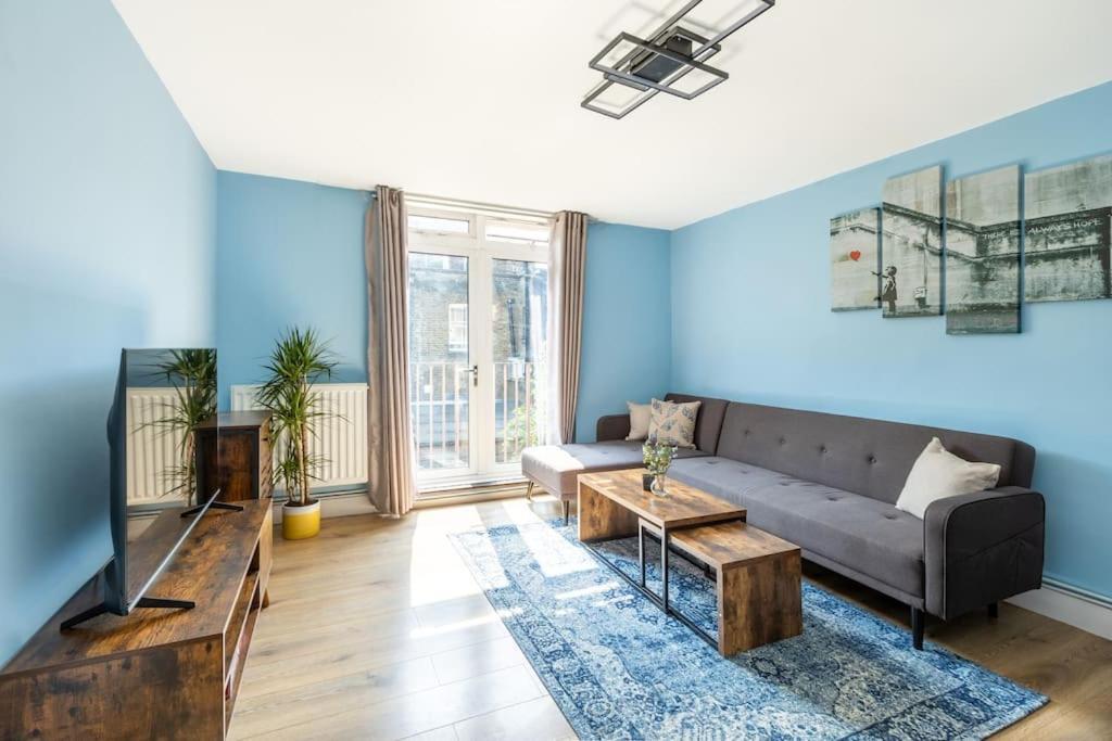 Magnificent 3Br Apt With Balcony ลอนดอน ภายนอก รูปภาพ