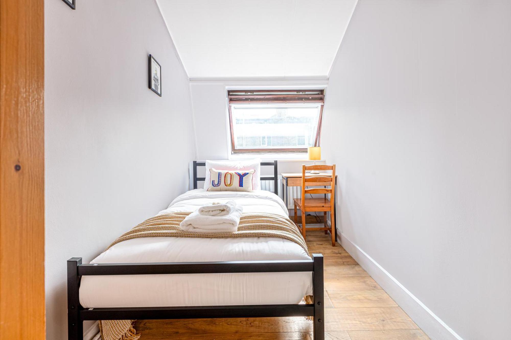 Magnificent 3Br Apt With Balcony ลอนดอน ภายนอก รูปภาพ