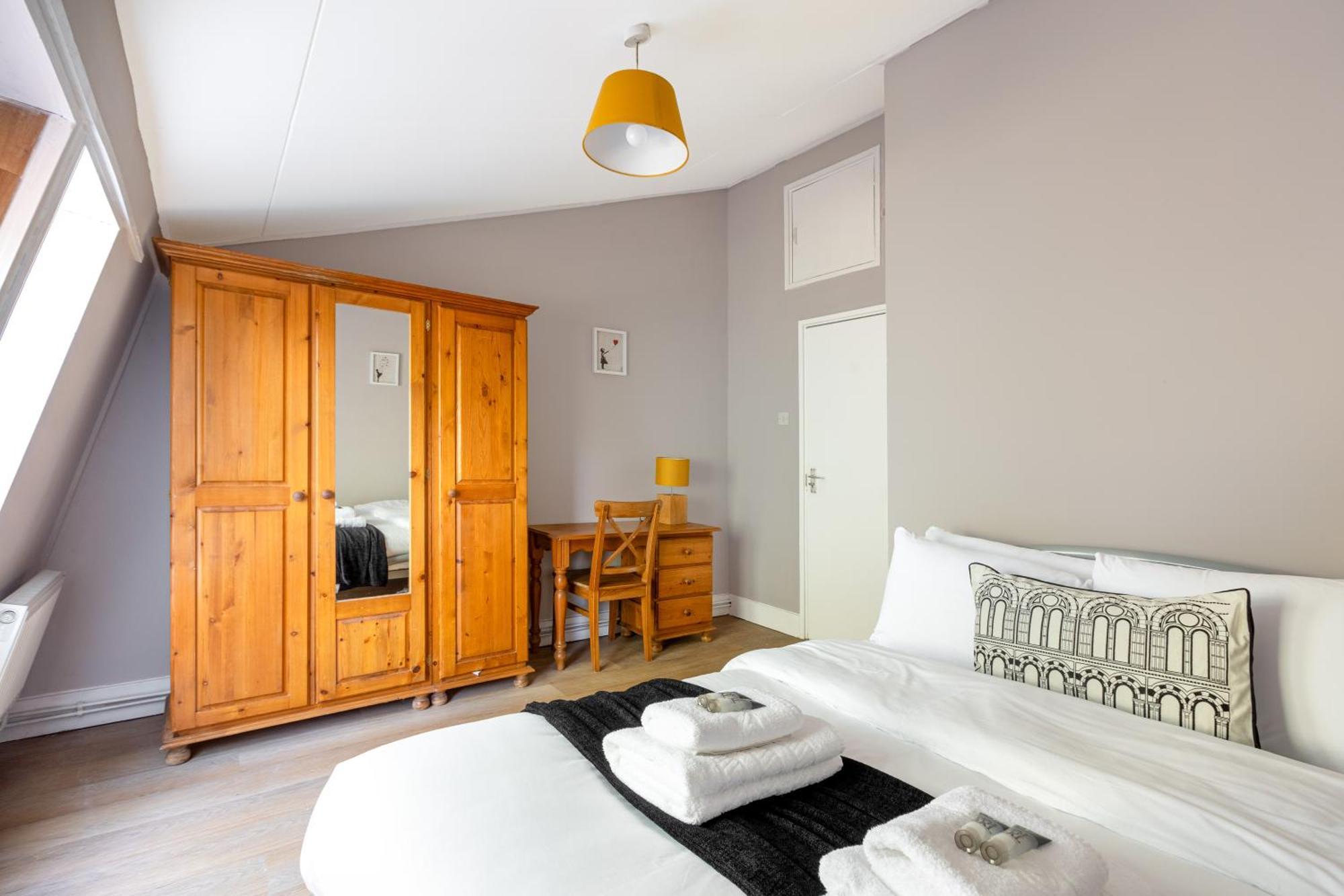 Magnificent 3Br Apt With Balcony ลอนดอน ภายนอก รูปภาพ